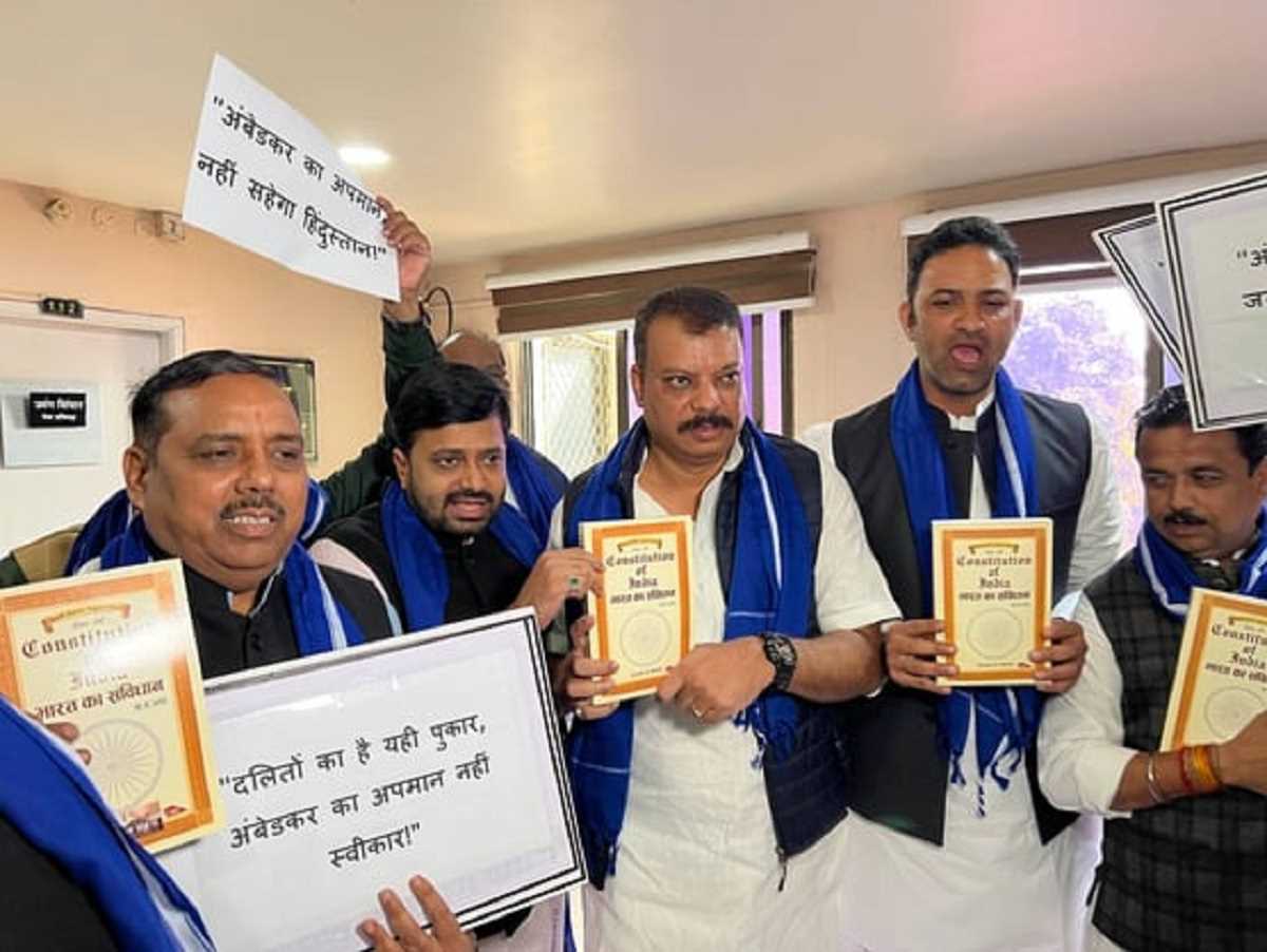 मध्य प्रदेश के कांग्रेस विधायकों ने राहुल गांधी पर दर्ज मामला वापस लेने की मांग की, किया प्रदर्शन